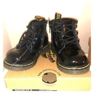 Dr Martens Brooklee (patent black)